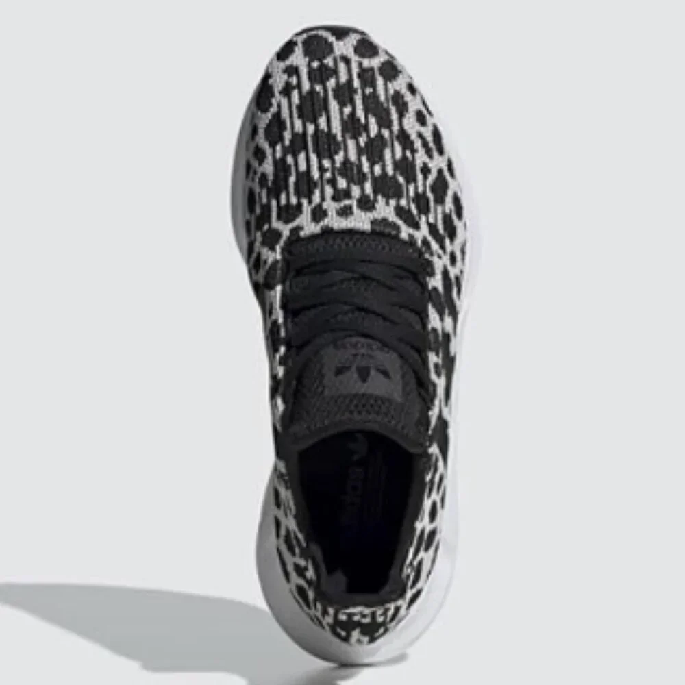 adidas Originals Swift Run W Raw White/Core Black/Carbon Size 9 NWT